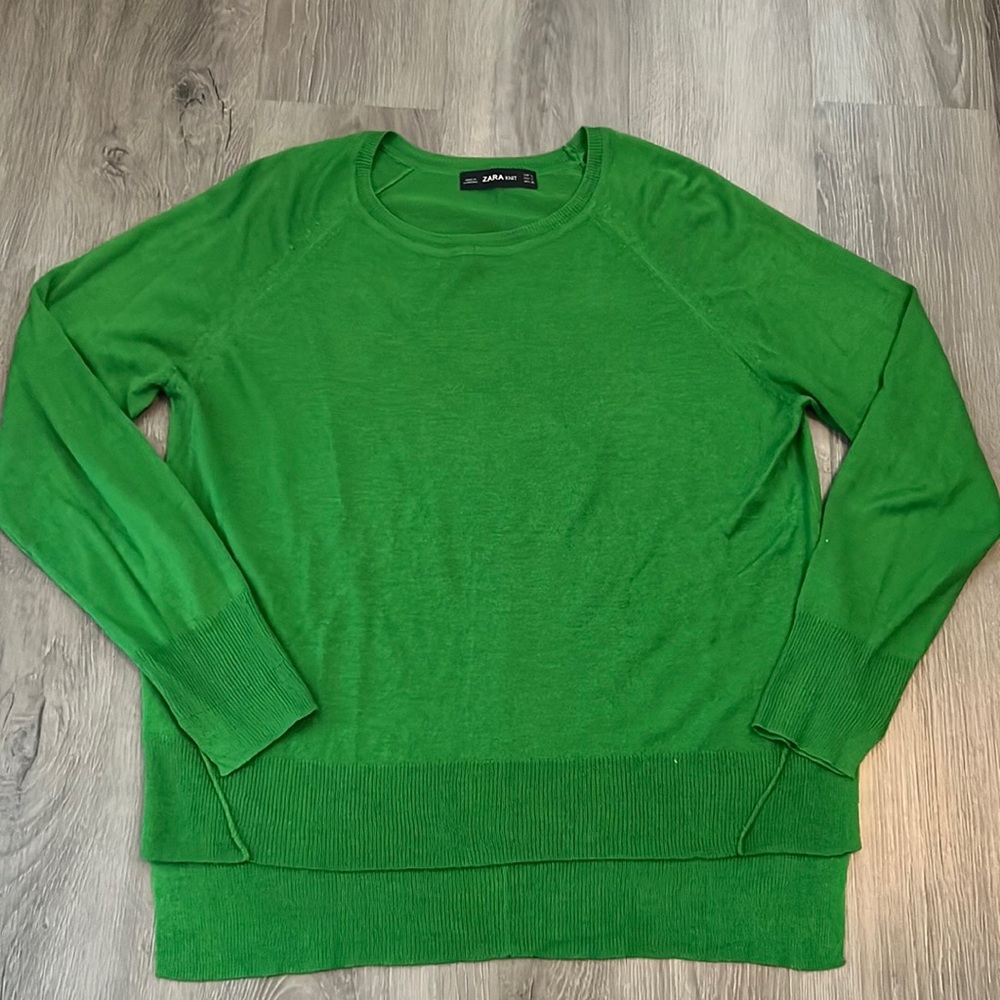 Zara top 💚 . Size S